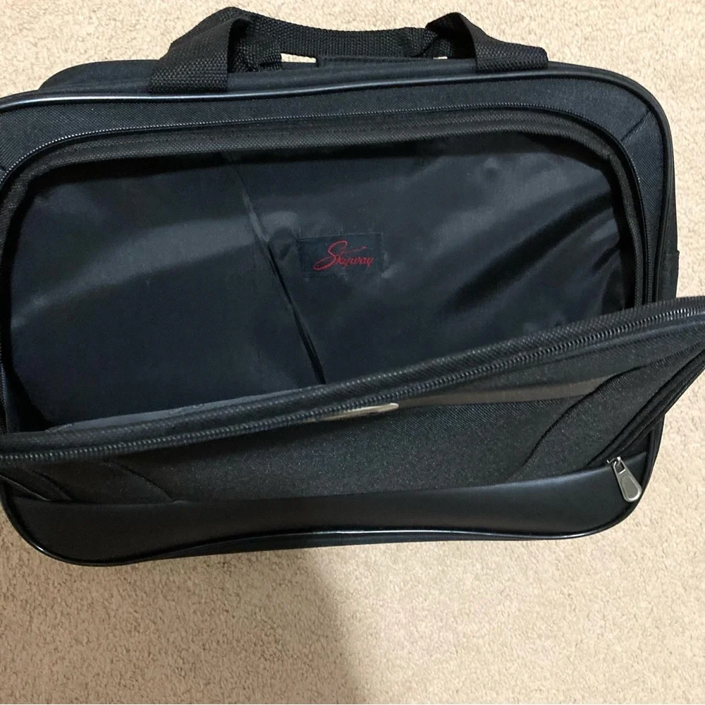 NWOT SKYWAY CrossBody Shoulder Messenger Briefcase Carryon Travel Laptop Tote